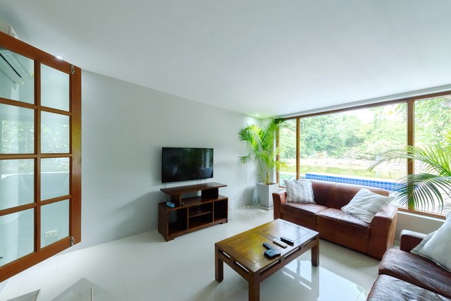 House for sale Pattaya showing the TV room House for sale Pattaya showing the TV room