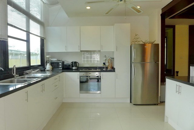 House for sale Pattaya showing the kitchen area House for sale Pattaya showing the kitchen area