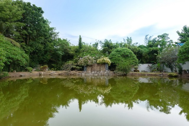 House for sale Pattaya showing the lagoon lake