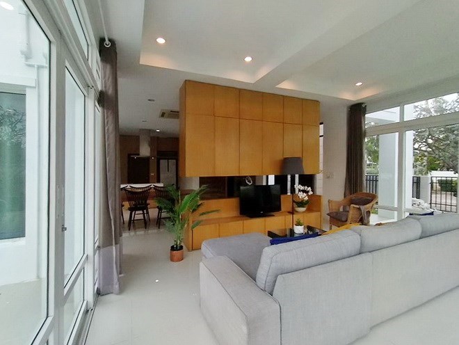 House for sale Pattaya showing the living area House for sale Pattaya showing the living area
