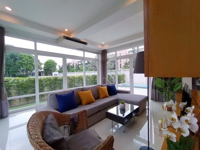 House for sale Pattaya showing the living room House for sale Pattaya showing the living room