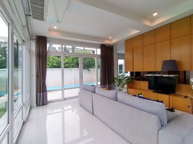 House for sale Pattaya showing the living area pool view House for sale Pattaya showing the living area pool view