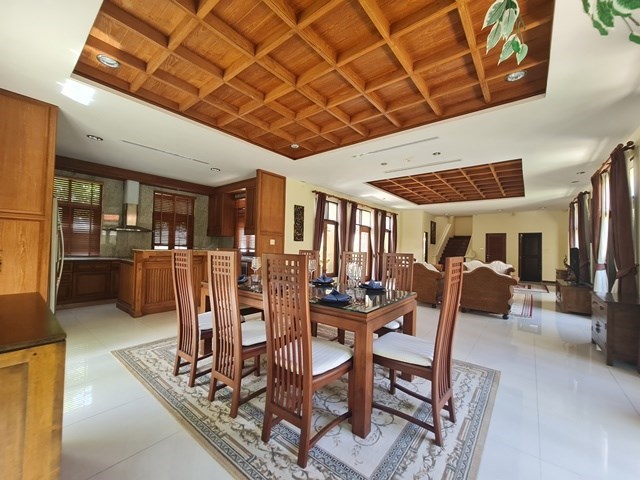 House for sale Pattaya Na Jomtien showing open plan living