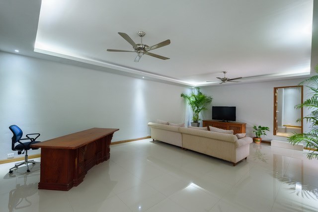 House for sale Pattaya showing the office area in the living room House for sale Pattaya showing the office area in the living room