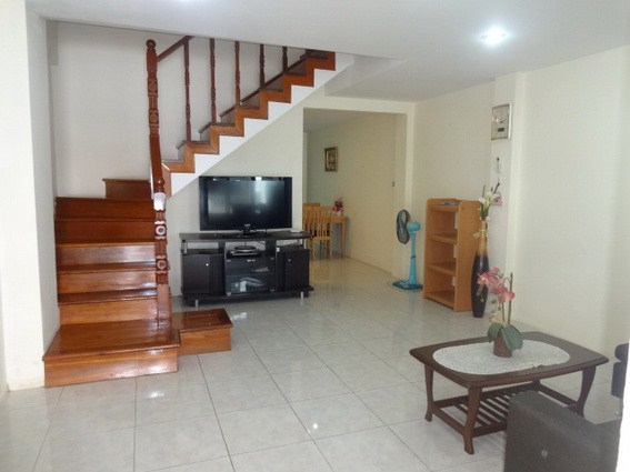 House for rent Pratumnak Pattaya showing the living room and TV area