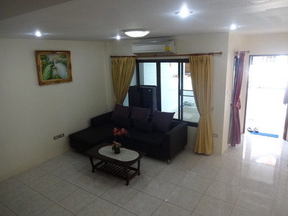 House for rent Pratumnak Pattaya showing the living area