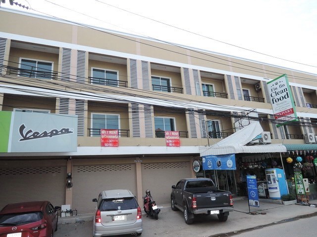 Shop House for Sale Pattaya showing the road frontage